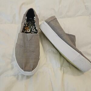 TOMS Platform Slip On Shoes Grey Canvas Floral Insole Women’s Size 10